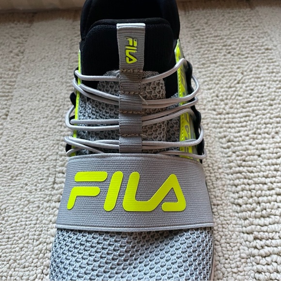 FILA Fantastiq 2 Running Shoe Sneaker Size 5.5 EUC Unisex Lightweight - Picture 3 of 11